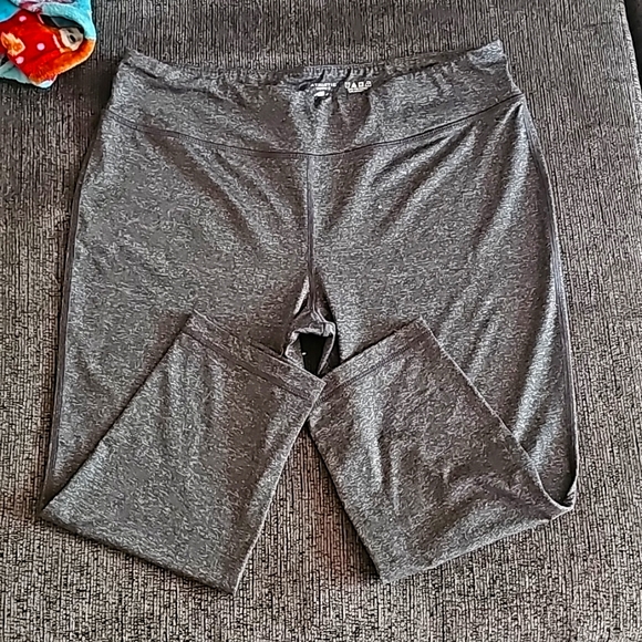 Woman's Capri Leggings - Picture 1 of 3